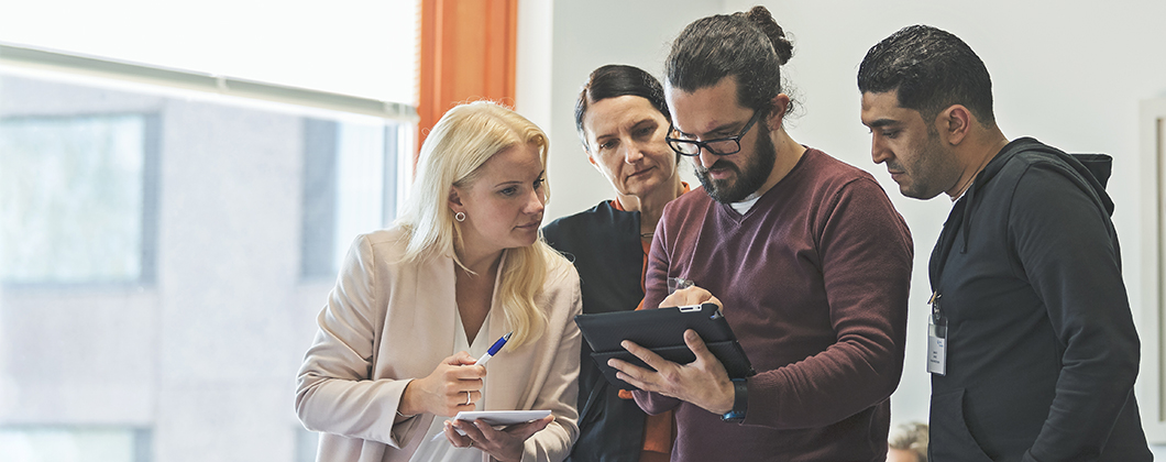 A Theoretical Framework for a Leadership Program that Supports Knowledge and Capability to Craft SustainableWork Practices in Daily Practice and During Organizational Change